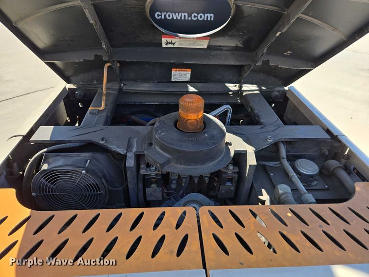 image for item EU2532 2017 Crown SP3520-30 order picker