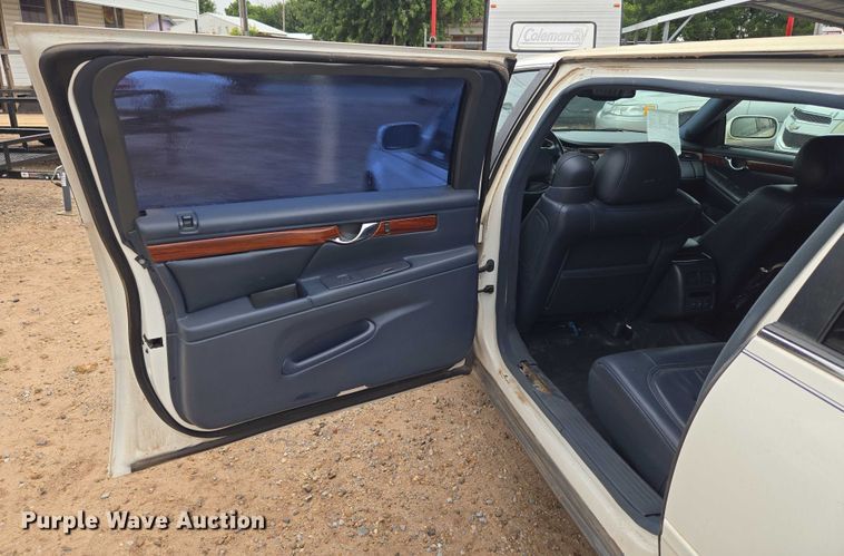 image for item EU3531 2000 Cadillac Krystal Koach Base limousine