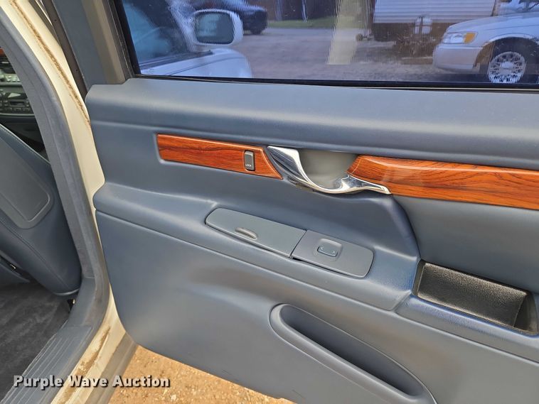 image for item EU3531 2000 Cadillac Krystal Koach Base limousine