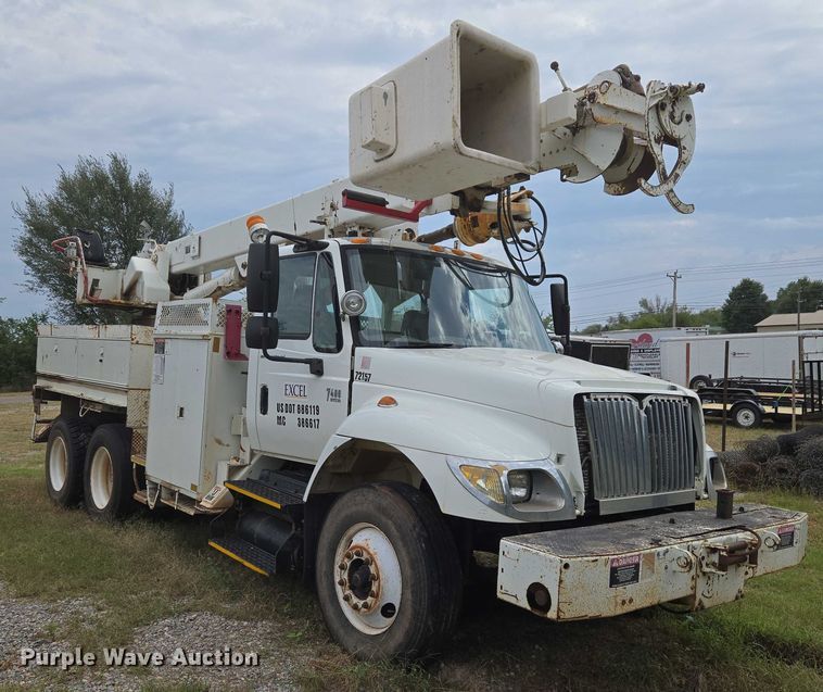 image for item EU3699 2003 International 7400 digger derrick truck