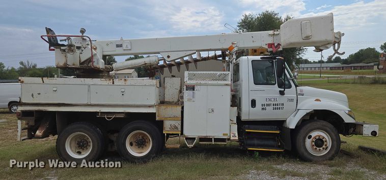 image for item EU3699 2003 International 7400 digger derrick truck