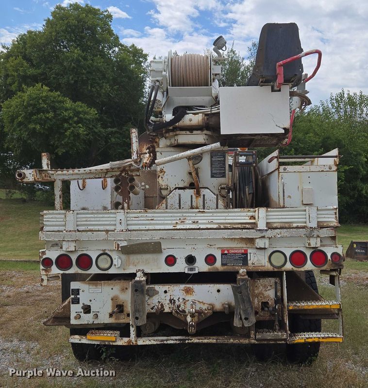 image for item EU3699 2003 International 7400 digger derrick truck