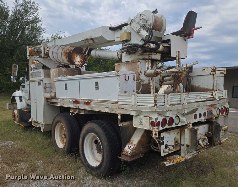 image for item EU3699 2003 International 7400 digger derrick truck