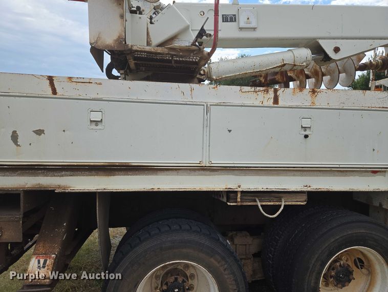 image for item EU3699 2003 International 7400 digger derrick truck