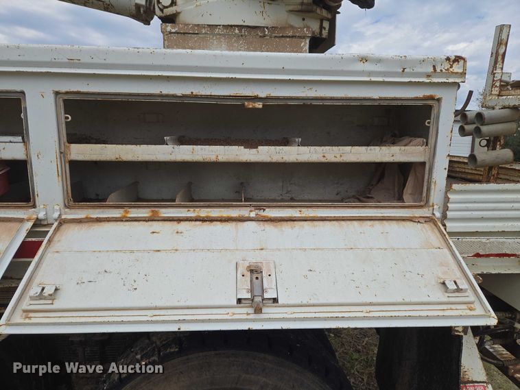 image for item EU3699 2003 International 7400 digger derrick truck