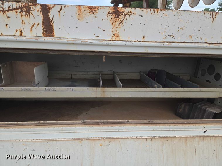 image for item EU3699 2003 International 7400 digger derrick truck