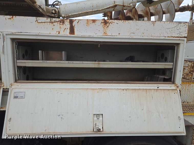 image for item EU3699 2003 International 7400 digger derrick truck