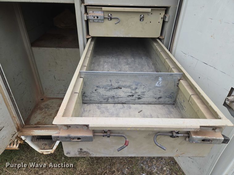 image for item EU3699 2003 International 7400 digger derrick truck