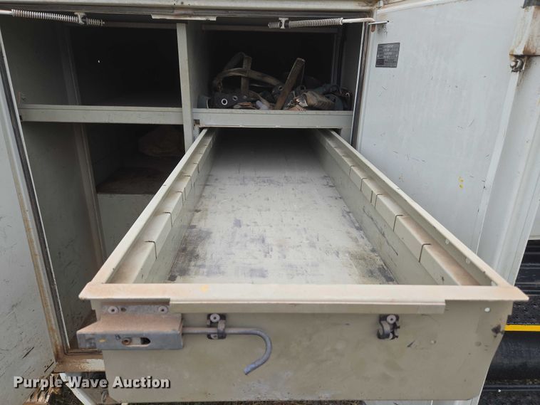 image for item EU3699 2003 International 7400 digger derrick truck