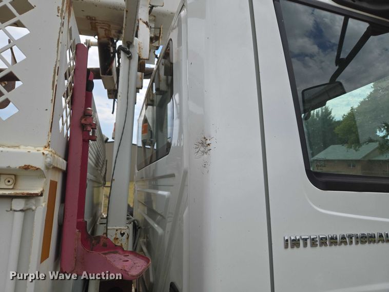 image for item EU3699 2003 International 7400 digger derrick truck