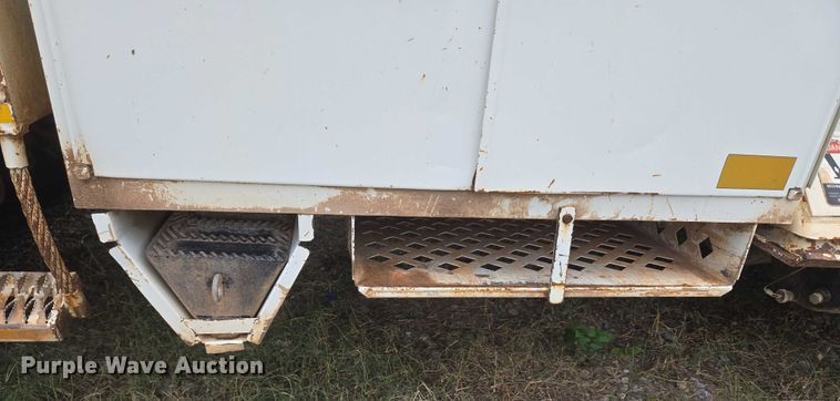 image for item EU3699 2003 International 7400 digger derrick truck