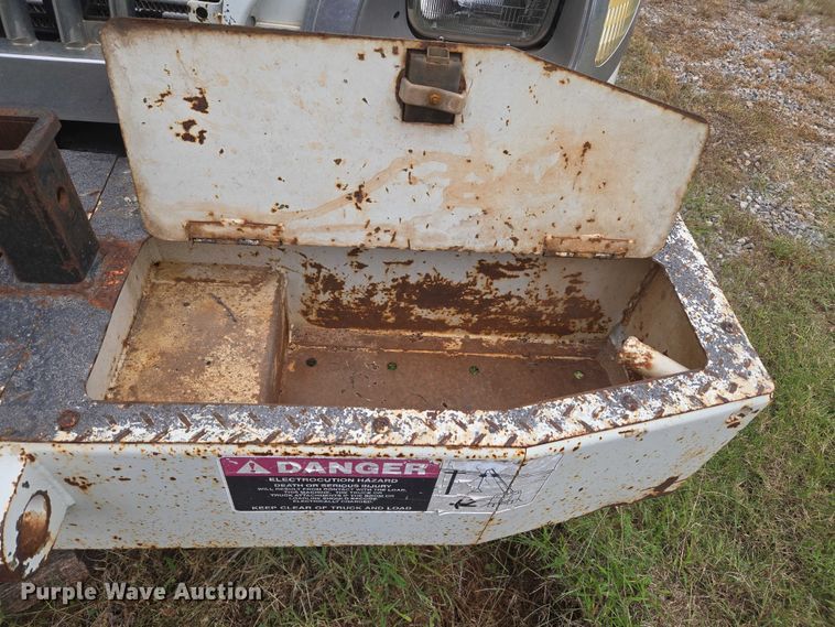 image for item EU3699 2003 International 7400 digger derrick truck