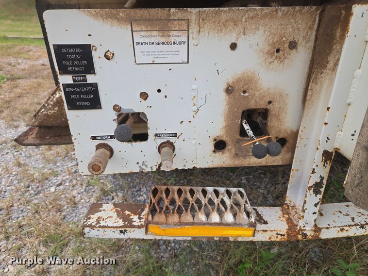 image for item EU3699 2003 International 7400 digger derrick truck