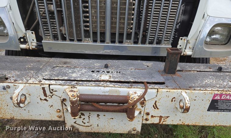 image for item EU3699 2003 International 7400 digger derrick truck