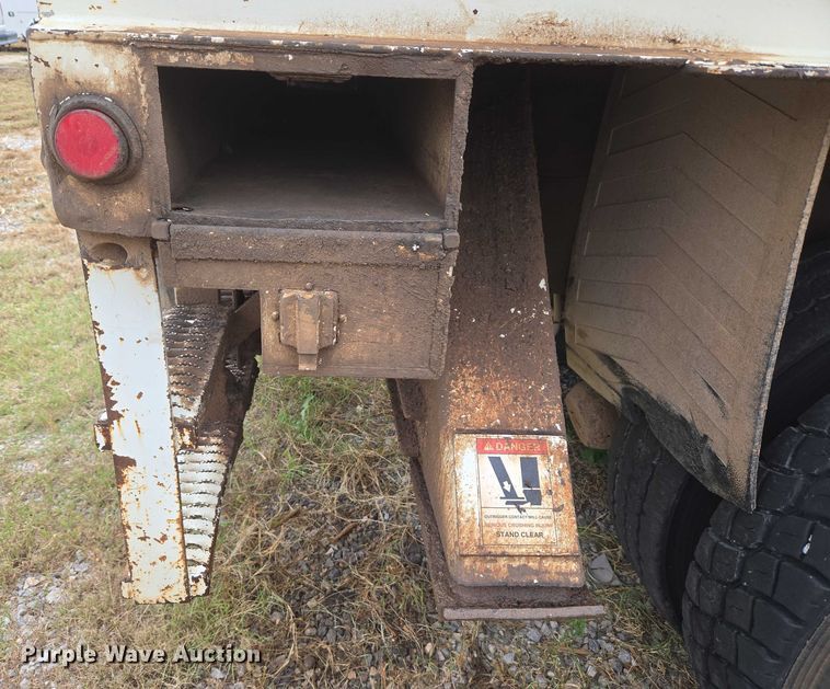 image for item EU3699 2003 International 7400 digger derrick truck