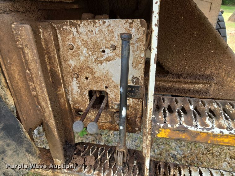 image for item EU3699 2003 International 7400 digger derrick truck