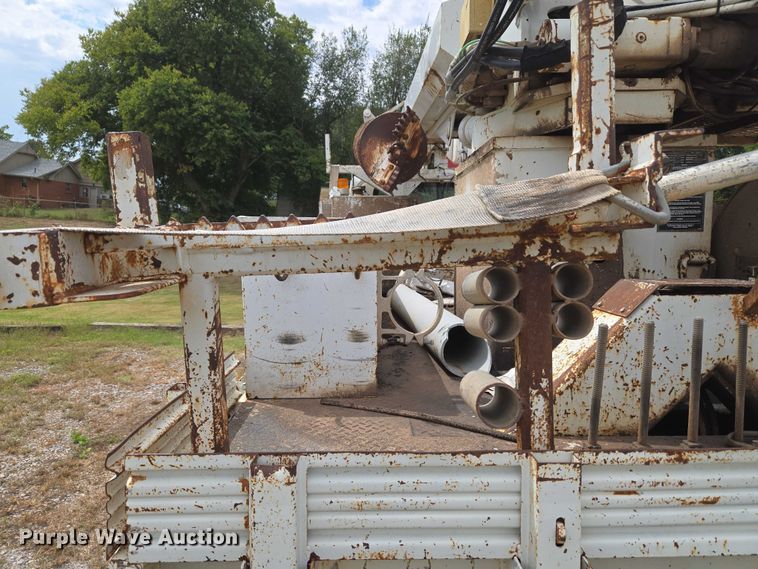 image for item EU3699 2003 International 7400 digger derrick truck