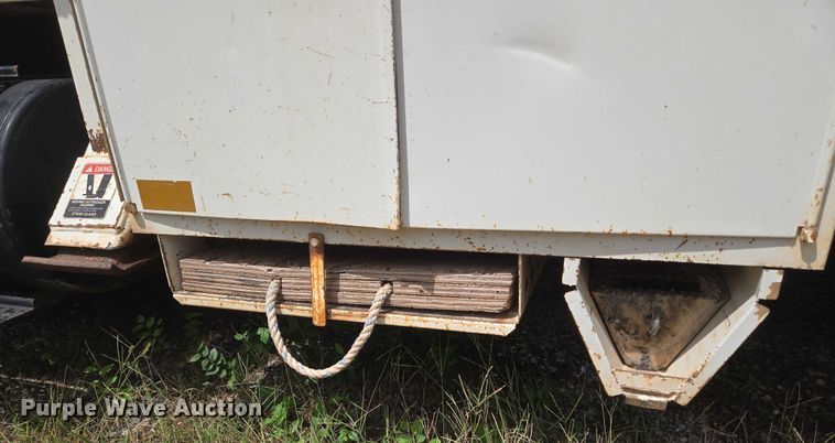 image for item EU3699 2003 International 7400 digger derrick truck