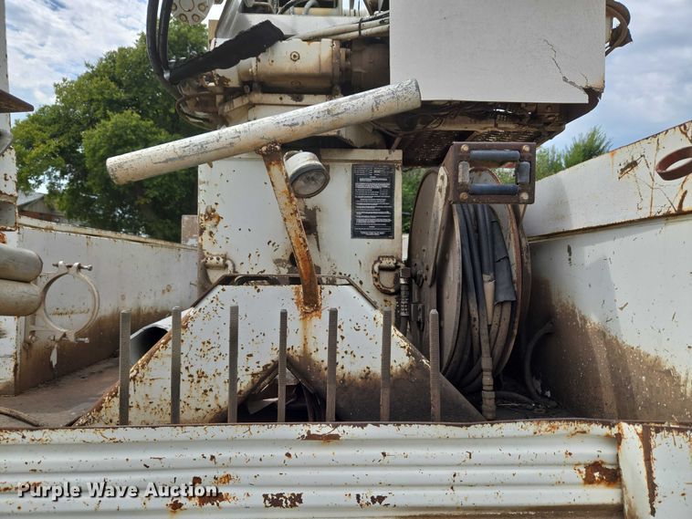 image for item EU3699 2003 International 7400 digger derrick truck