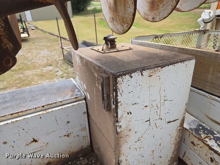 image for item EU3699 2003 International 7400 digger derrick truck