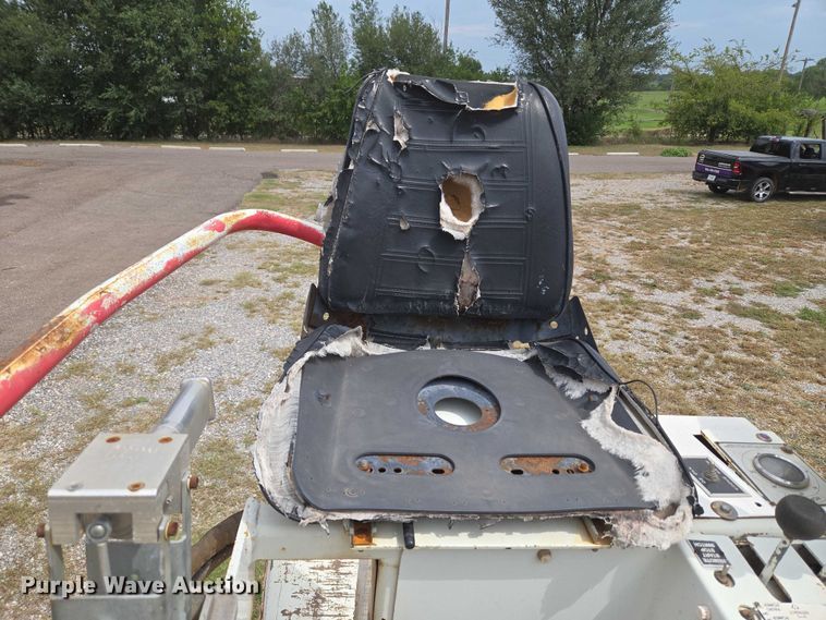 image for item EU3699 2003 International 7400 digger derrick truck