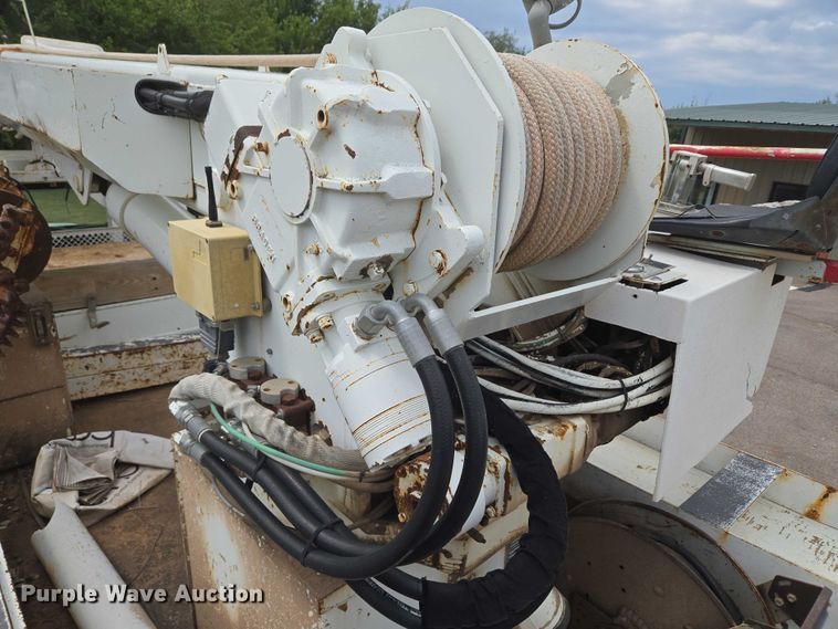 image for item EU3699 2003 International 7400 digger derrick truck