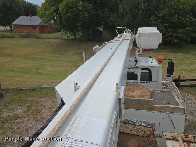 image for item EU3699 2003 International 7400 digger derrick truck