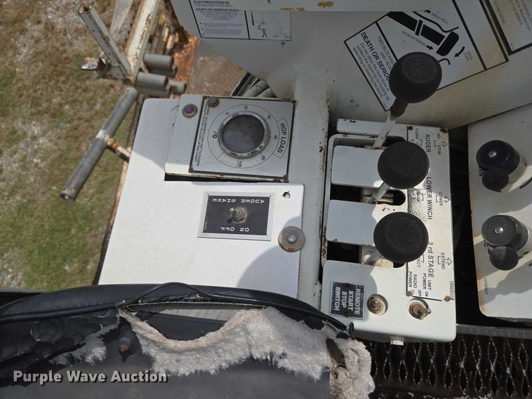 image for item EU3699 2003 International 7400 digger derrick truck