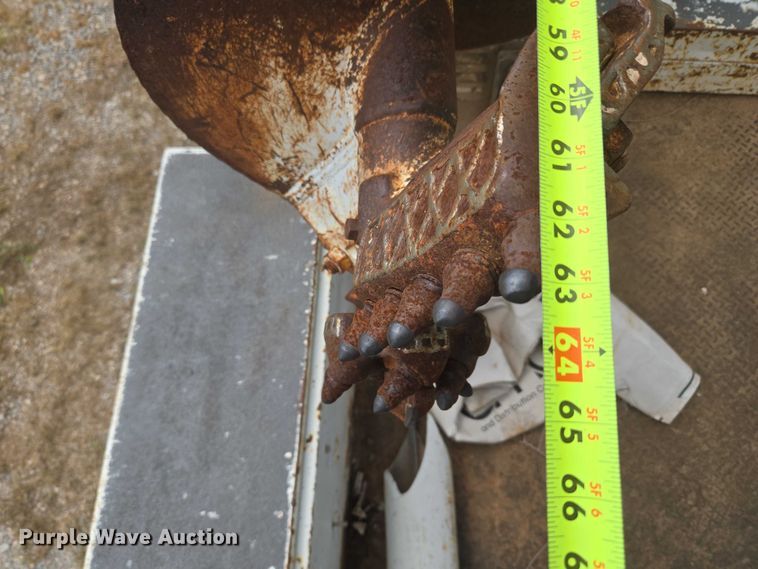 image for item EU3699 2003 International 7400 digger derrick truck