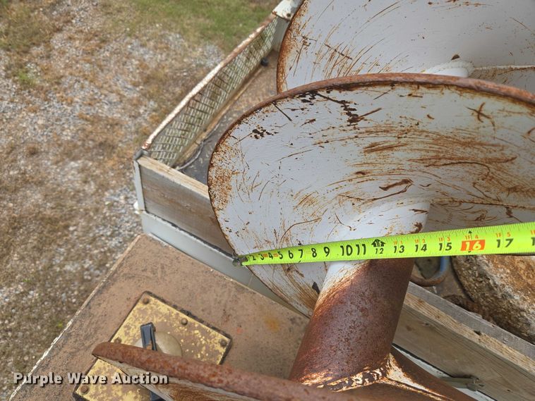 image for item EU3699 2003 International 7400 digger derrick truck