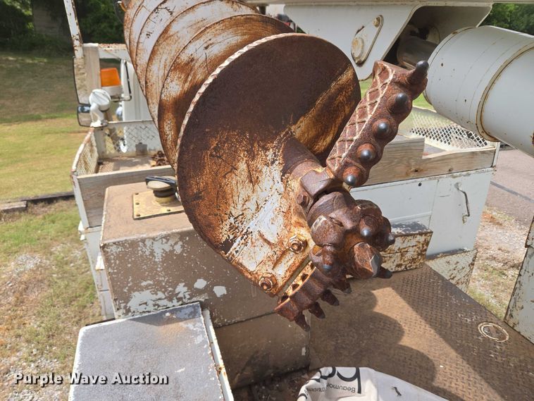 image for item EU3699 2003 International 7400 digger derrick truck