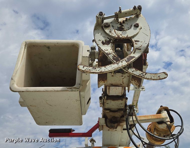 image for item EU3699 2003 International 7400 digger derrick truck