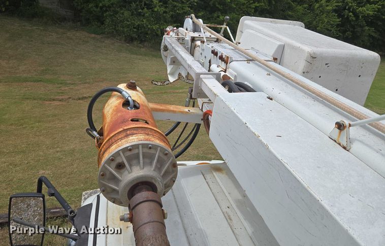 image for item EU3699 2003 International 7400 digger derrick truck