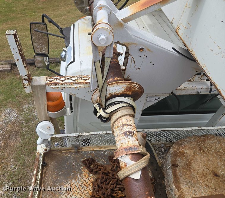 image for item EU3699 2003 International 7400 digger derrick truck