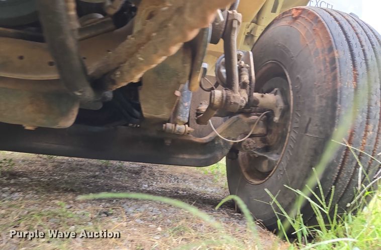 image for item EU3699 2003 International 7400 digger derrick truck