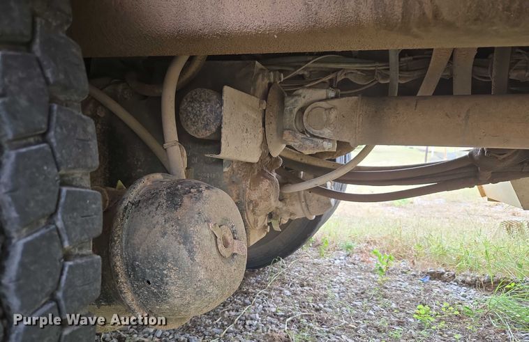 image for item EU3699 2003 International 7400 digger derrick truck