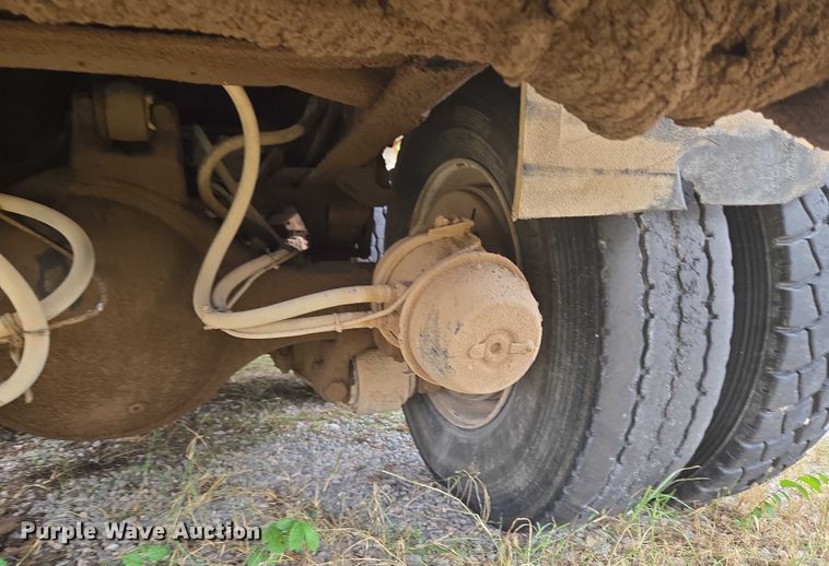 image for item EU3699 2003 International 7400 digger derrick truck