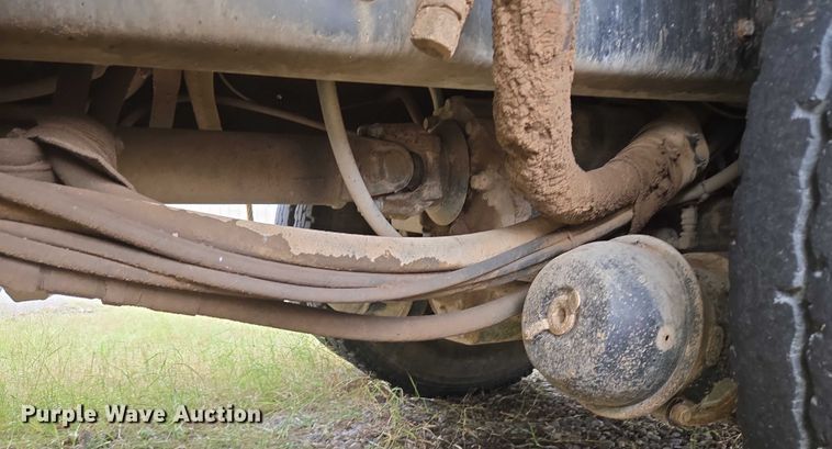 image for item EU3699 2003 International 7400 digger derrick truck