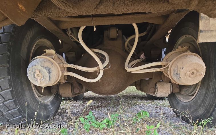 image for item EU3699 2003 International 7400 digger derrick truck