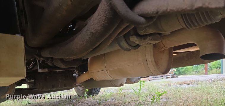 image for item EU3699 2003 International 7400 digger derrick truck