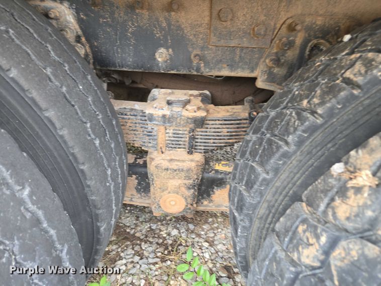 image for item EU3699 2003 International 7400 digger derrick truck