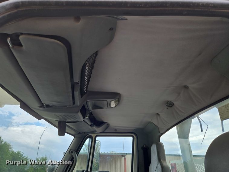 image for item EU3699 2003 International 7400 digger derrick truck