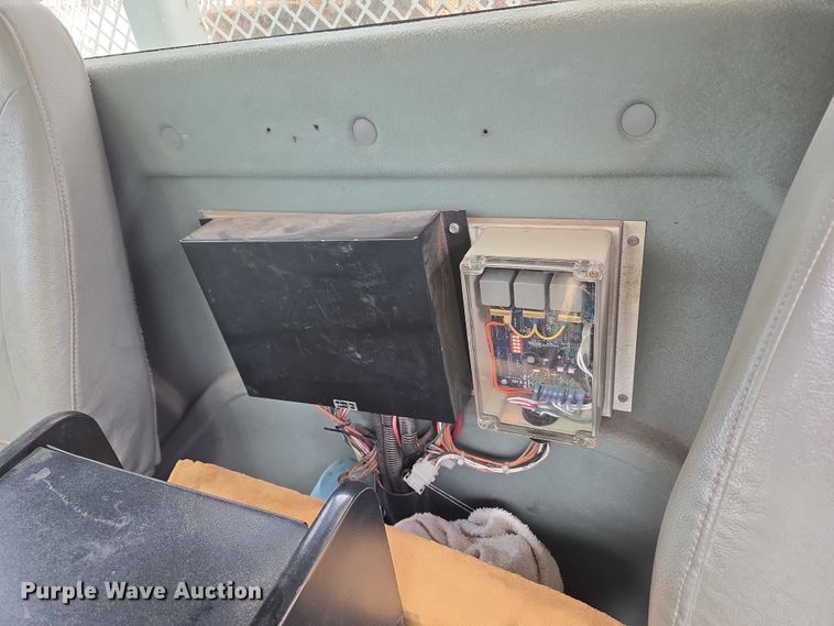 image for item EU3699 2003 International 7400 digger derrick truck