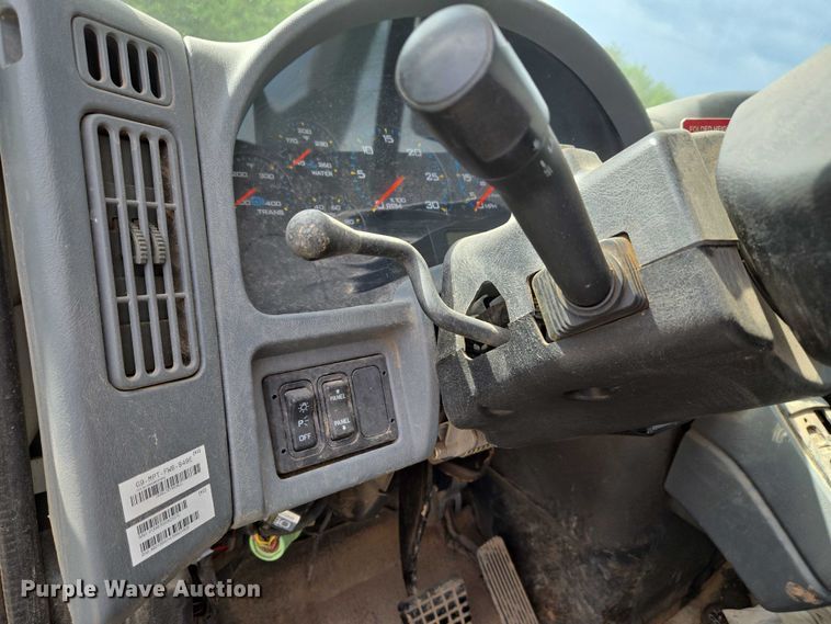 image for item EU3699 2003 International 7400 digger derrick truck