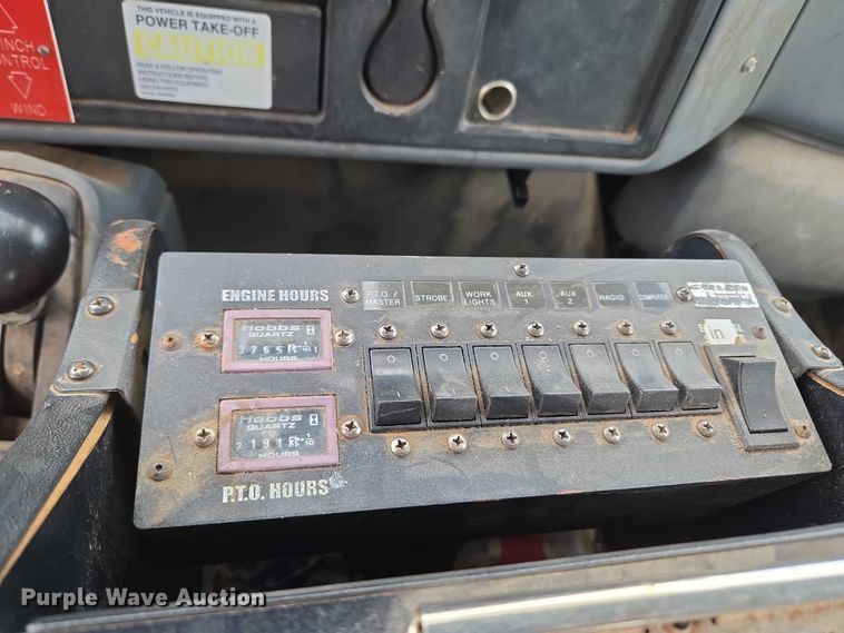 image for item EU3699 2003 International 7400 digger derrick truck