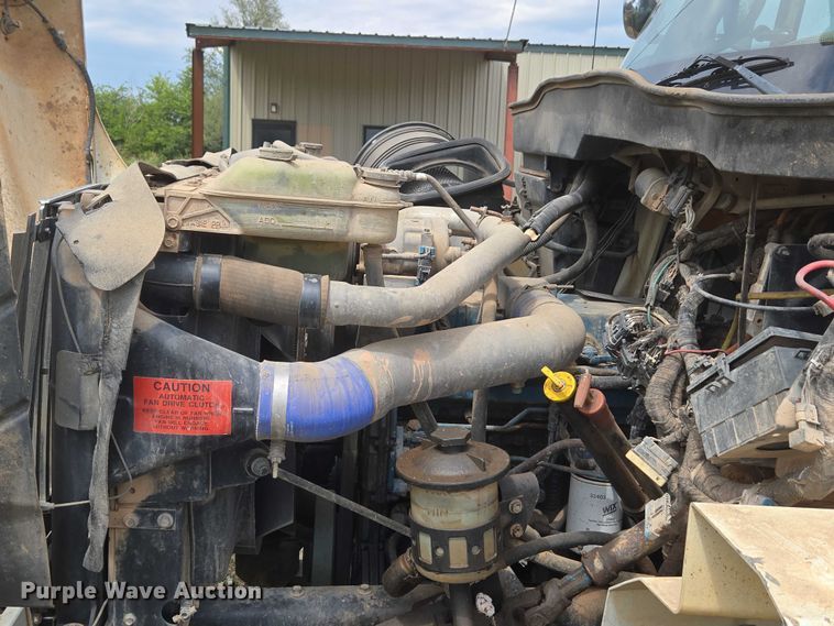 image for item EU3699 2003 International 7400 digger derrick truck