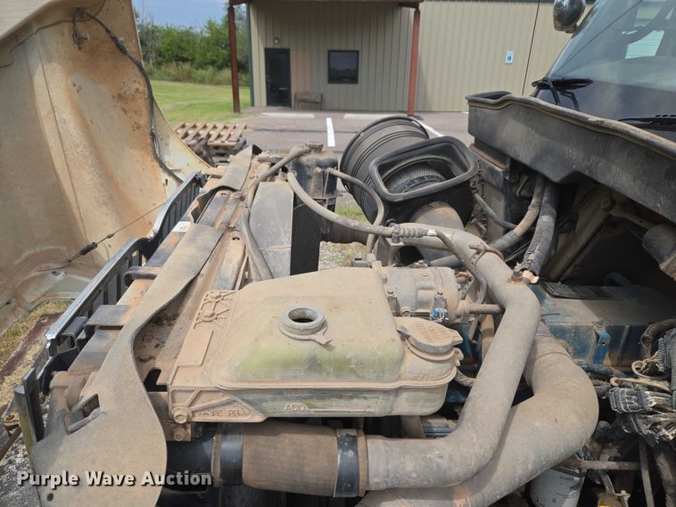 image for item EU3699 2003 International 7400 digger derrick truck