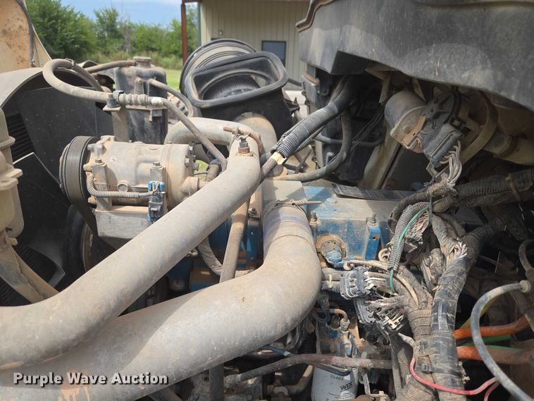 image for item EU3699 2003 International 7400 digger derrick truck