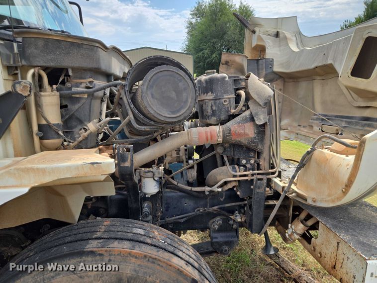 image for item EU3699 2003 International 7400 digger derrick truck