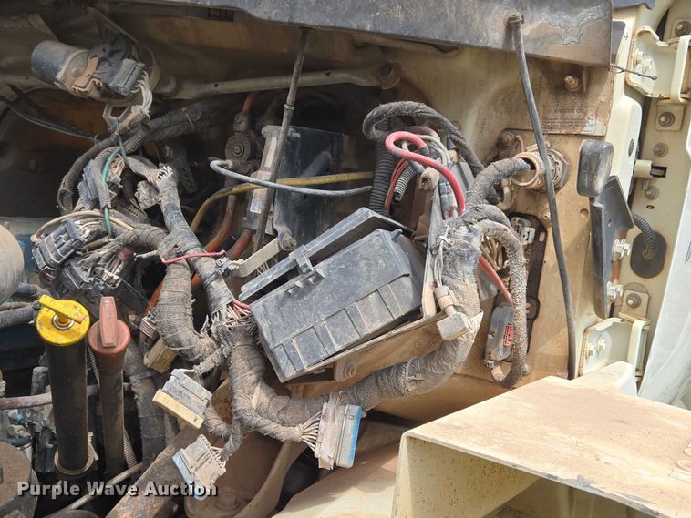 image for item EU3699 2003 International 7400 digger derrick truck